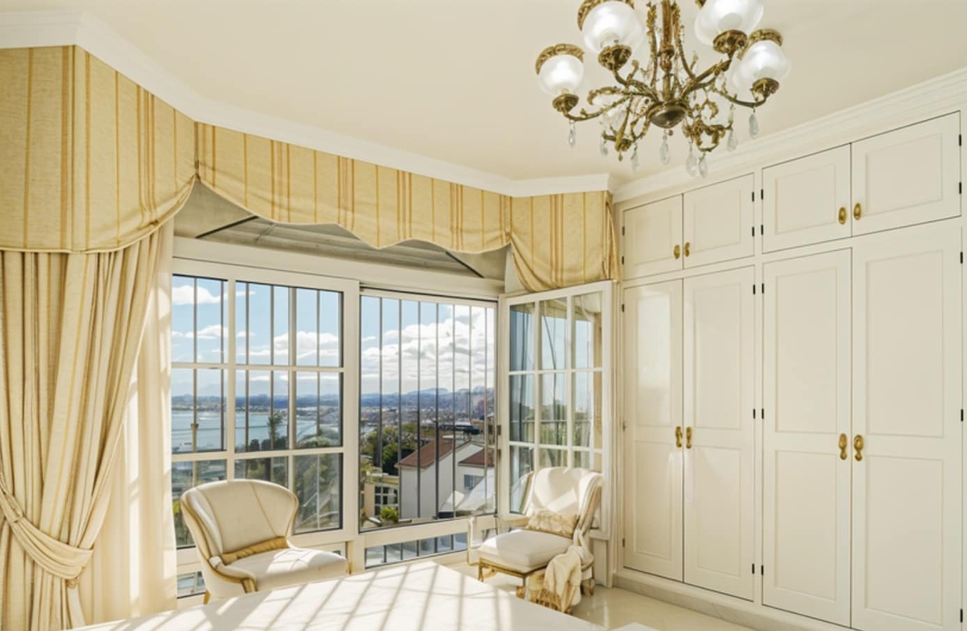 6 sypialnia Willa na sprzedaż w Estepona z basenem garażem - 3 800 000 € (Ref: 8687402)