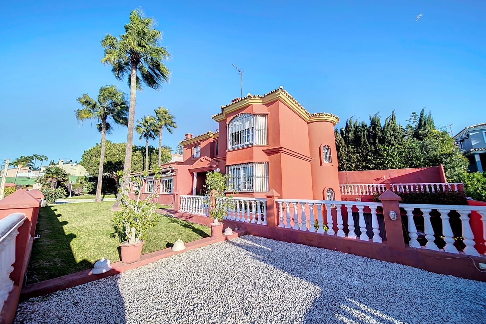 6 sypialnia Willa na sprzedaż w Estepona z basenem garażem - 3 800 000 € (Ref: 8687402)