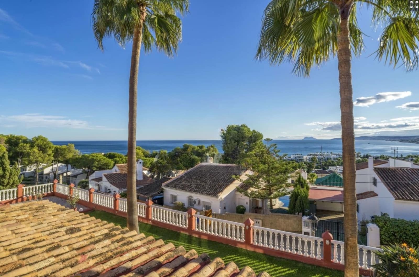 6 sypialnia Willa na sprzedaż w Estepona z basenem garażem - 3 800 000 € (Ref: 8687402)