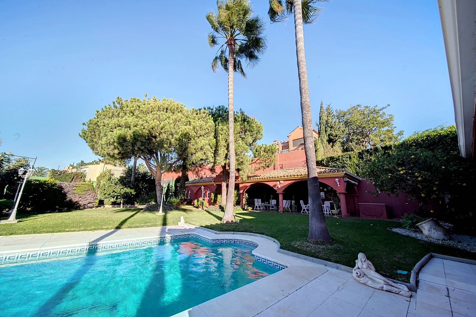 6 sypialnia Willa na sprzedaż w Estepona z basenem garażem - 3 800 000 € (Ref: 8687402)