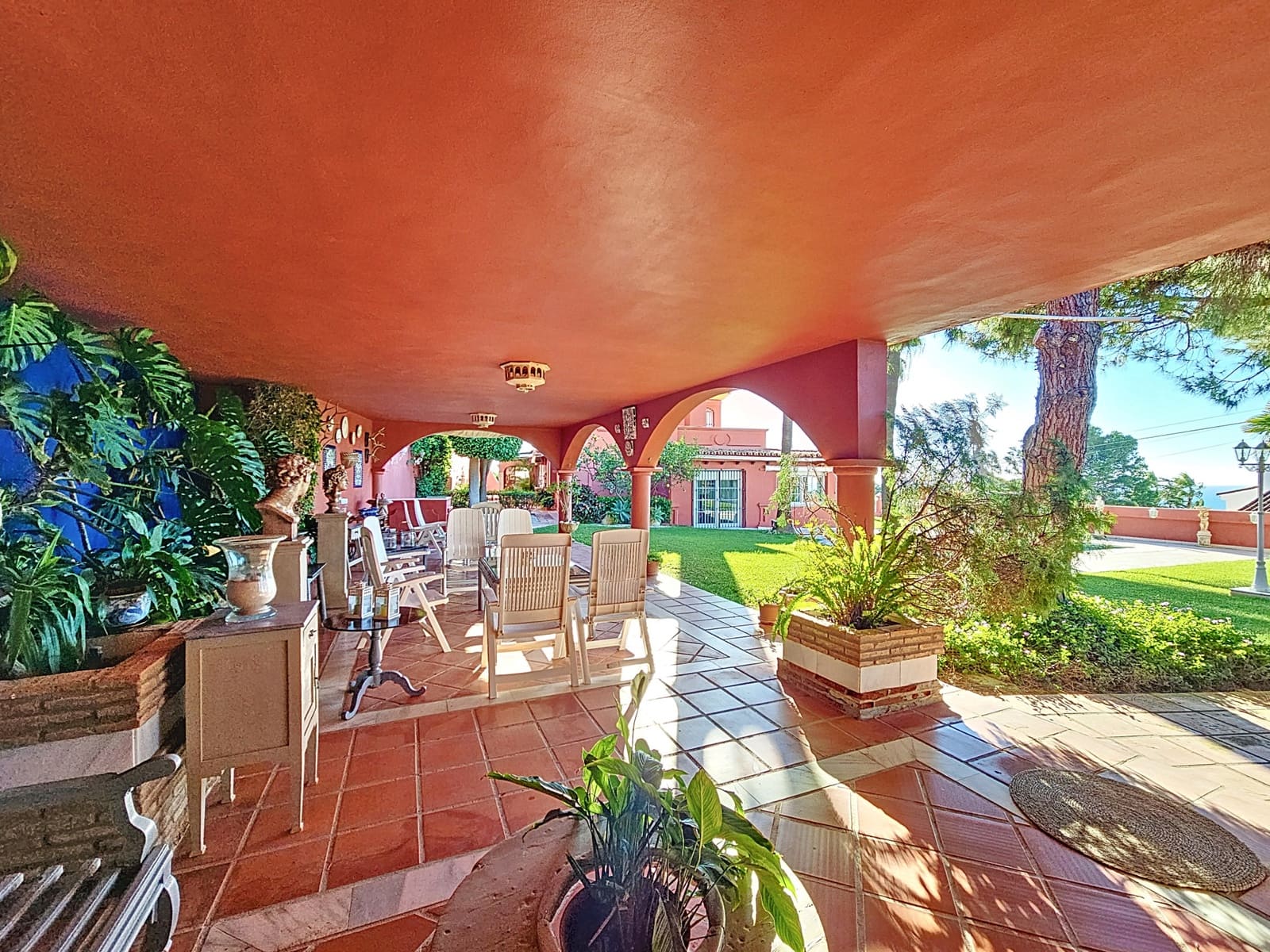 6 sypialnia Willa na sprzedaż w Estepona z basenem garażem - 3 800 000 € (Ref: 8687402)
