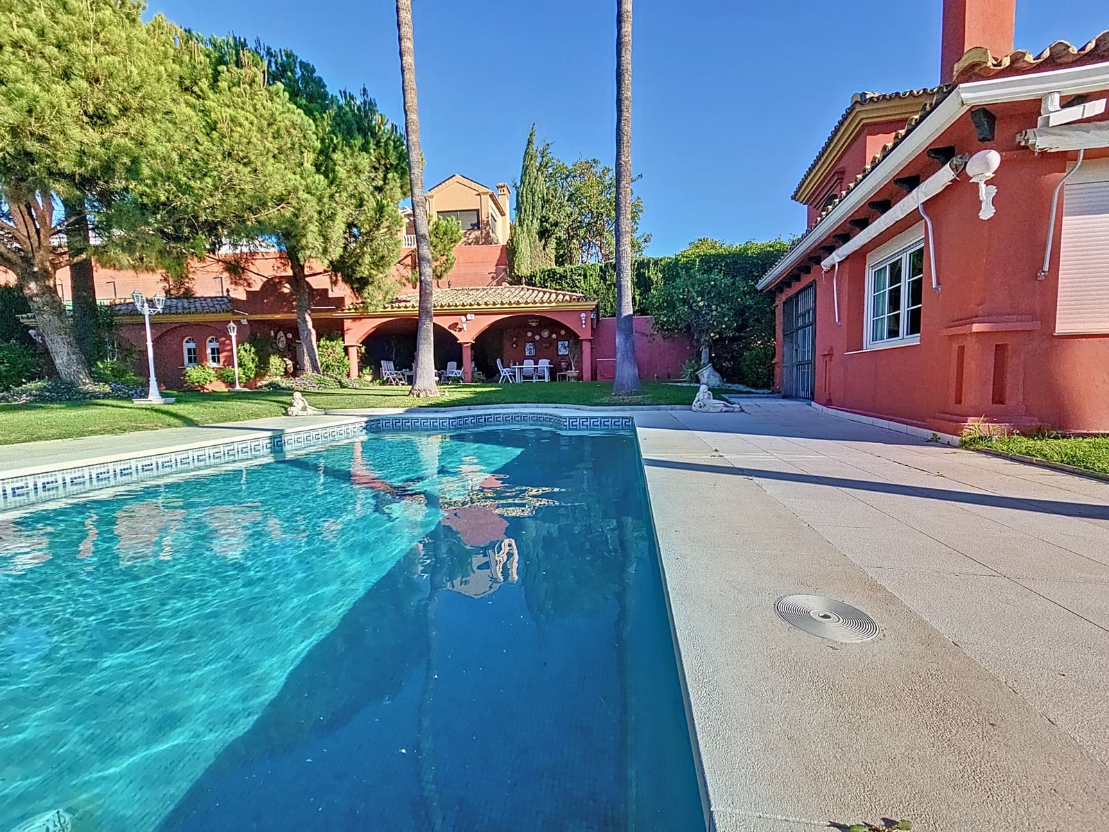 6 sypialnia Willa na sprzedaż w Estepona z basenem garażem - 3 800 000 € (Ref: 8687402)