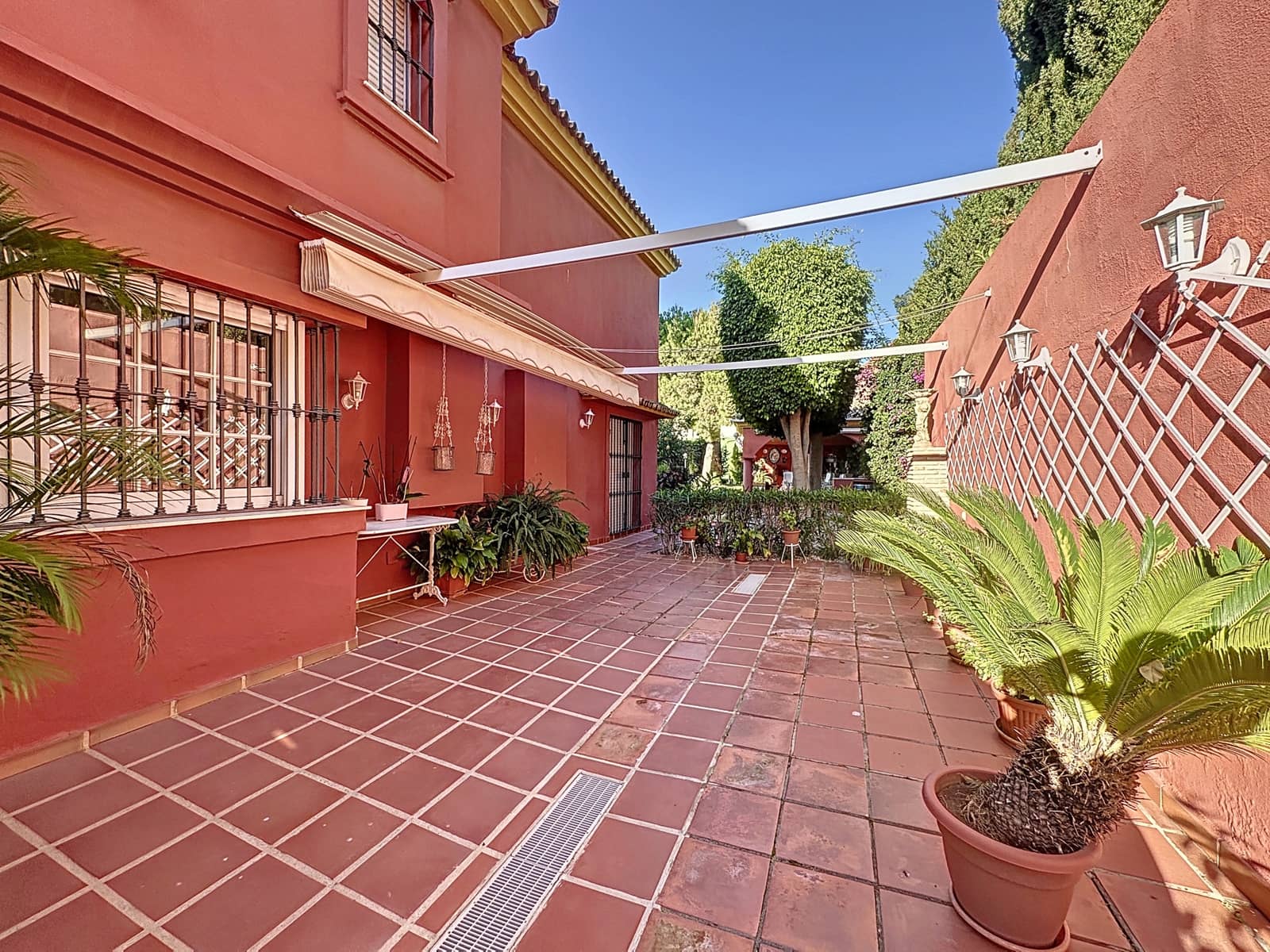 6 sypialnia Willa na sprzedaż w Estepona z basenem garażem - 3 800 000 € (Ref: 8687402)