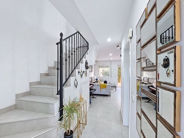 3 makuuhuone Omakotitalo myytävänä paikassa El Padrón, Estepona mukana uima-altaan 
autotalli - 348 000 € (Ref: 8723900)