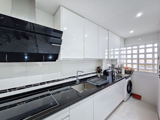 3 makuuhuone Omakotitalo myytävänä paikassa El Padrón, Estepona mukana uima-altaan 
autotalli - 348 000 € (Ref: 8723900)