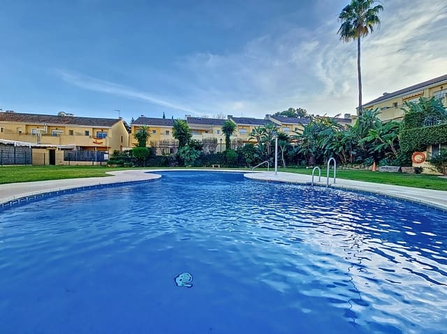 3 makuuhuone Omakotitalo myytävänä paikassa El Padrón, Estepona mukana uima-altaan 
autotalli - 348 000 € (Ref: 8723900)