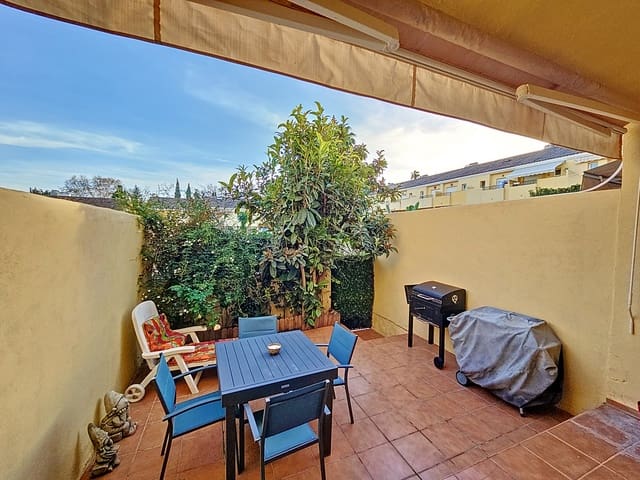 3 makuuhuone Omakotitalo myytävänä paikassa El Padrón, Estepona mukana uima-altaan 
autotalli - 348 000 € (Ref: 8723900)