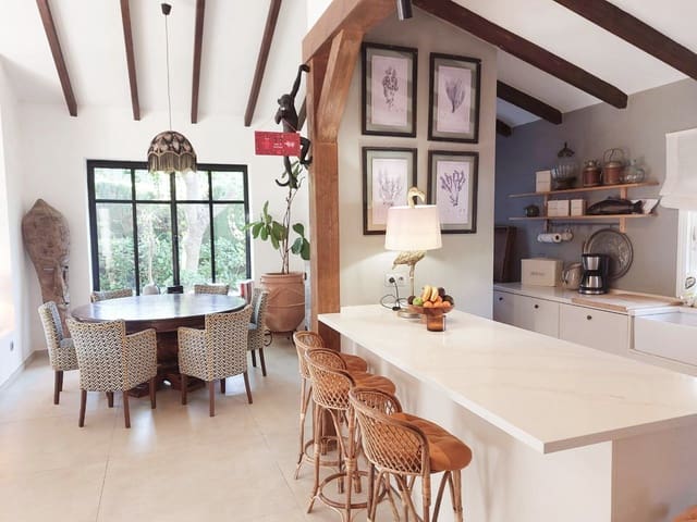 4 sovrum Villa till salu i Atalaya-Isdabe, Estepona med pool garage - 1 495 000 € (Ref: 8735317)