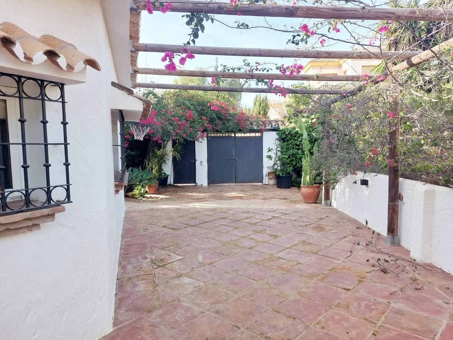 Chalet de 4 habitaciones en Atalaya-Isdabe en venta con piscina garaje - 1.495.000 € (Ref: 8735317)