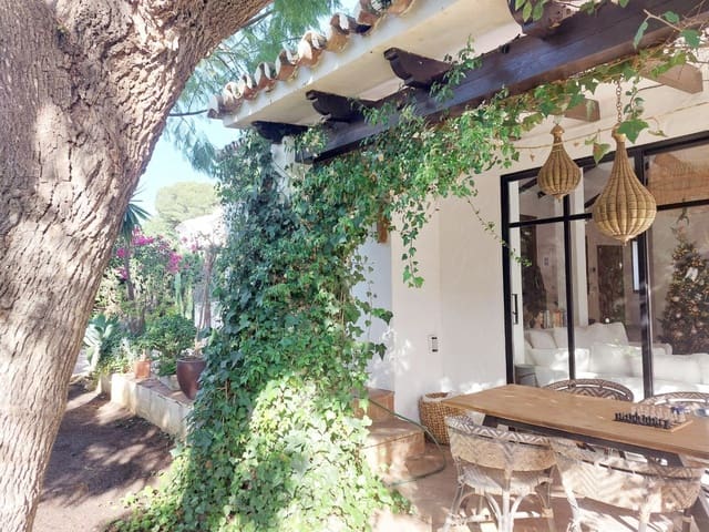 4 sovrum Villa till salu i Atalaya-Isdabe, Estepona med pool garage - 1 495 000 € (Ref: 8735317)