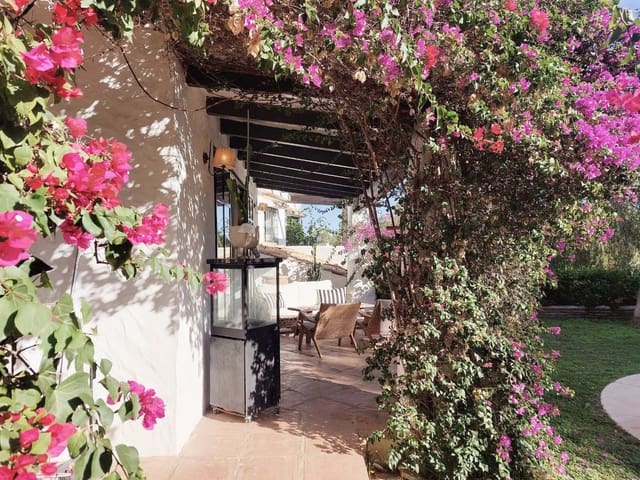 4 sovrum Villa till salu i Atalaya-Isdabe, Estepona med pool garage - 1 495 000 € (Ref: 8735317)