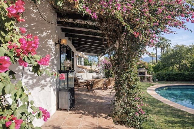 4 makuuhuone Huvila myytävänä paikassa Atalaya-Isdabe, Estepona mukana uima-altaan 
autotalli - 1 495 000 € (Ref: 8735317)