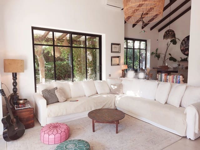 4 makuuhuone Huvila myytävänä paikassa Atalaya-Isdabe, Estepona mukana uima-altaan 
autotalli - 1 495 000 € (Ref: 8735317)