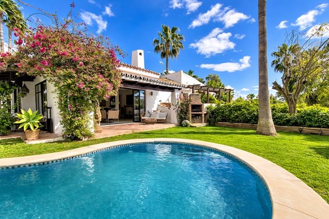 4 sypialnia Willa na sprzedaż w Atalaya-Isdabe, Estepona z basenem garażem - 1 495 000 € (Ref: 8735317)