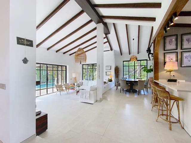 4 sypialnia Willa na sprzedaż w Atalaya-Isdabe, Estepona z basenem garażem - 1 495 000 € (Ref: 8735317)