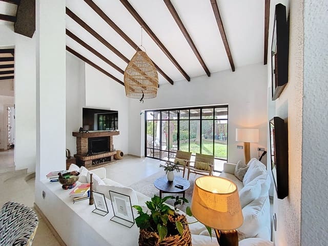 4 sypialnia Willa na sprzedaż w Atalaya-Isdabe, Estepona z basenem garażem - 1 495 000 € (Ref: 8735317)