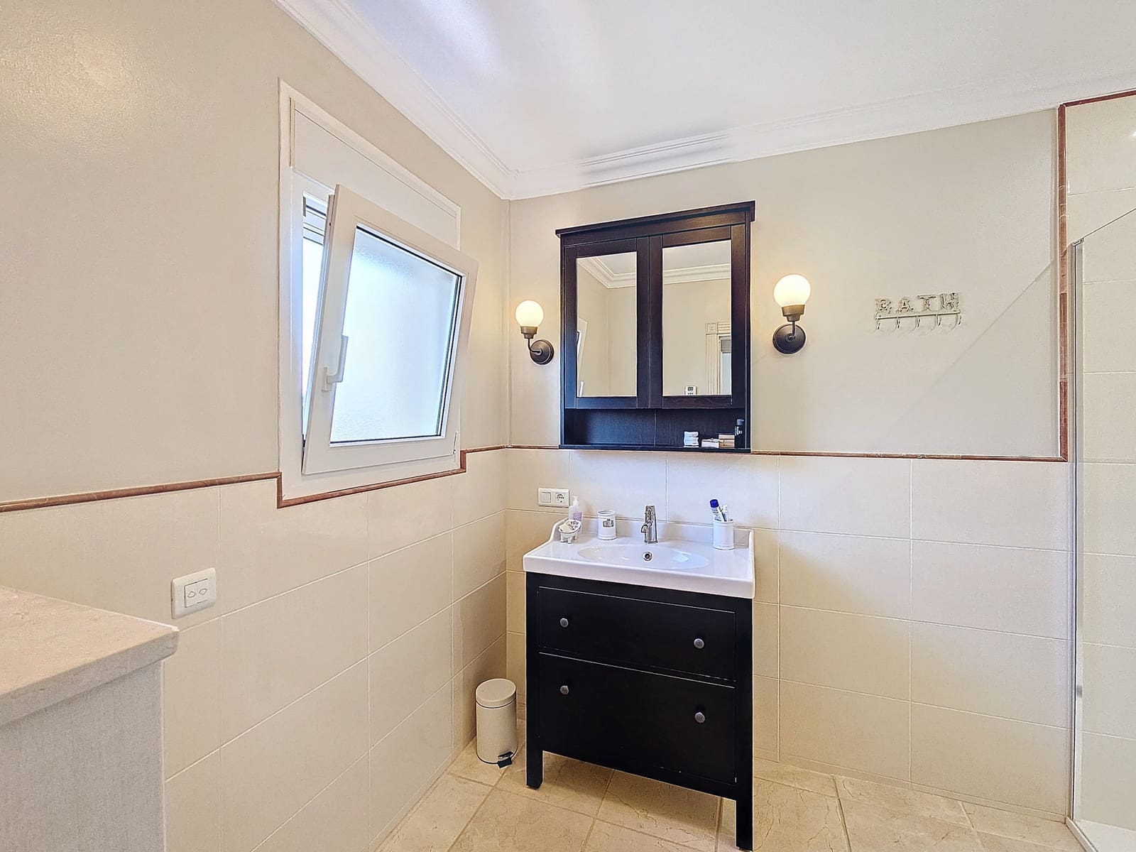 4 bedroom Villa for sale in Estepona with pool garage - € 2,450,000 (Ref: 8747874)