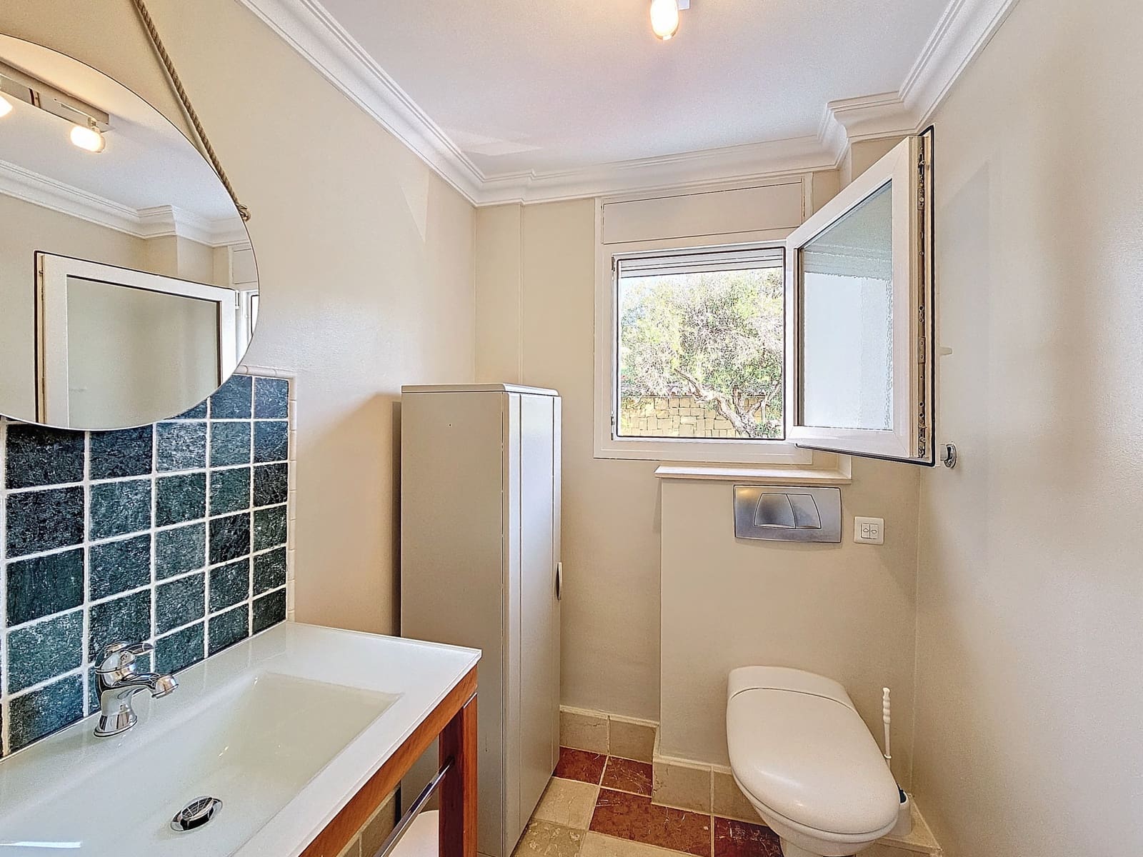 4 bedroom Villa for sale in Estepona with pool garage - € 2,450,000 (Ref: 8747874)