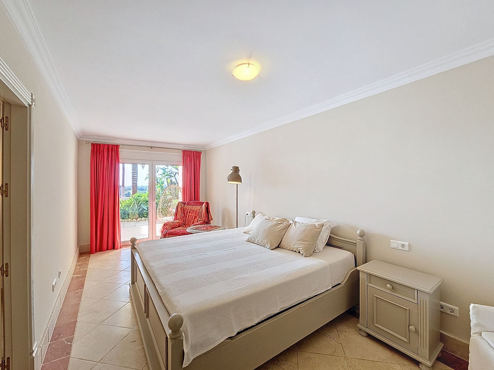 4 bedroom Villa for sale in Estepona with pool garage - € 2,450,000 (Ref: 8747874)