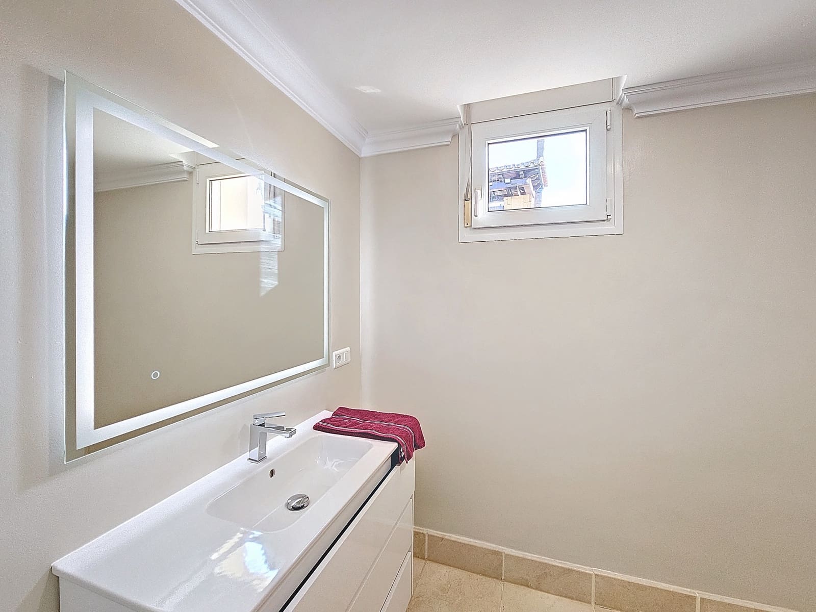 4 bedroom Villa for sale in Estepona with pool garage - € 2,450,000 (Ref: 8747874)