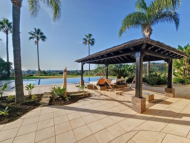 4 bedroom Villa for sale in Estepona with pool garage - € 2,450,000 (Ref: 8747874)