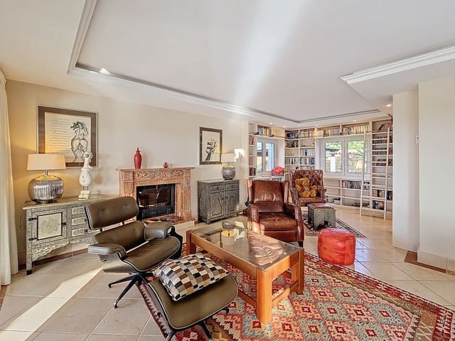 4 bedroom Villa for sale in Estepona with pool garage - € 2,450,000 (Ref: 8747874)