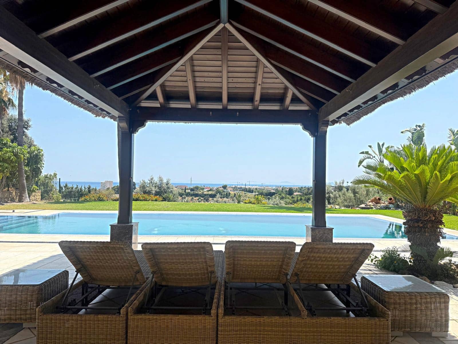 4 sovrum Villa till salu i Estepona med pool garage - 2 450 000 € (Ref: 8747874)