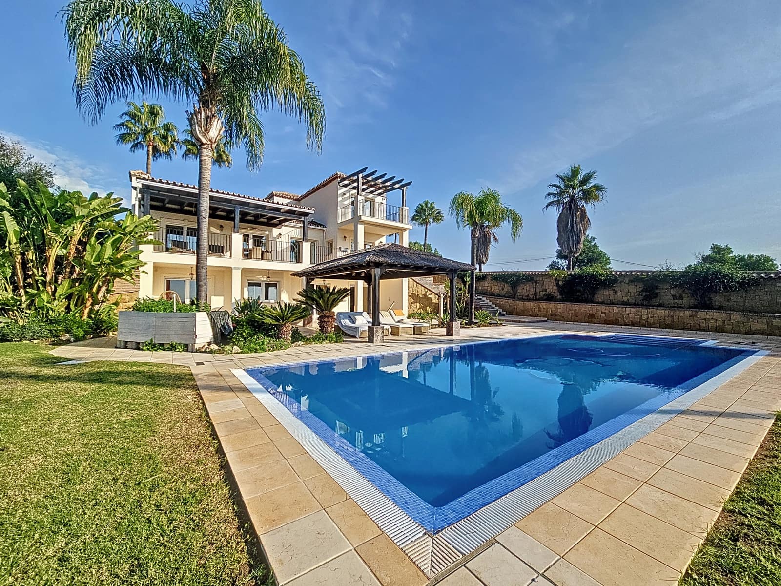 4 sovrum Villa till salu i Estepona med pool garage - 2 450 000 € (Ref: 8747874)
