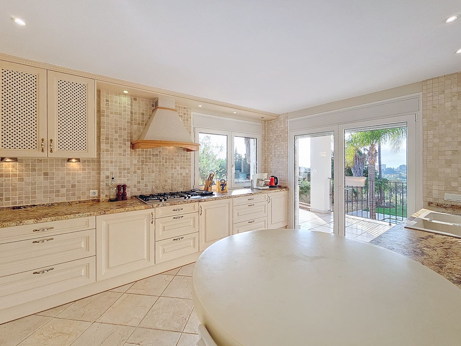 4 sovrum Villa till salu i Estepona med pool garage - 2 450 000 € (Ref: 8747874)