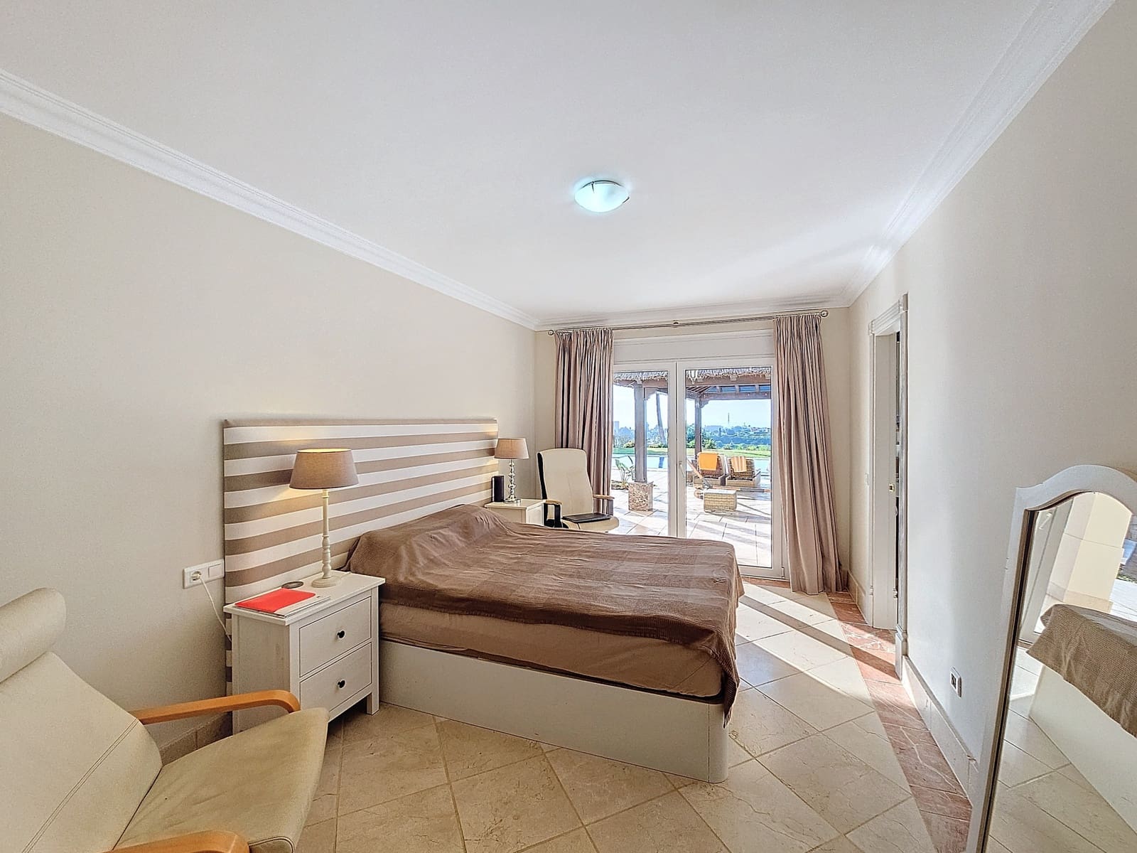 4 sovrum Villa till salu i Estepona med pool garage - 2 450 000 € (Ref: 8747874)
