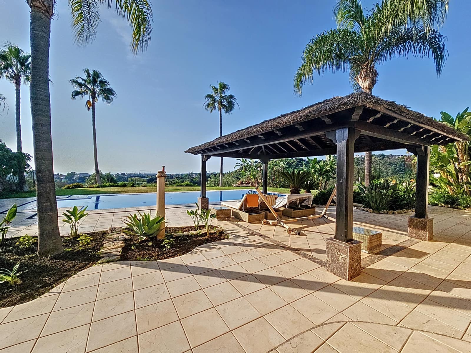 4 sovrum Villa till salu i Estepona med pool garage - 2 450 000 € (Ref: 8747874)