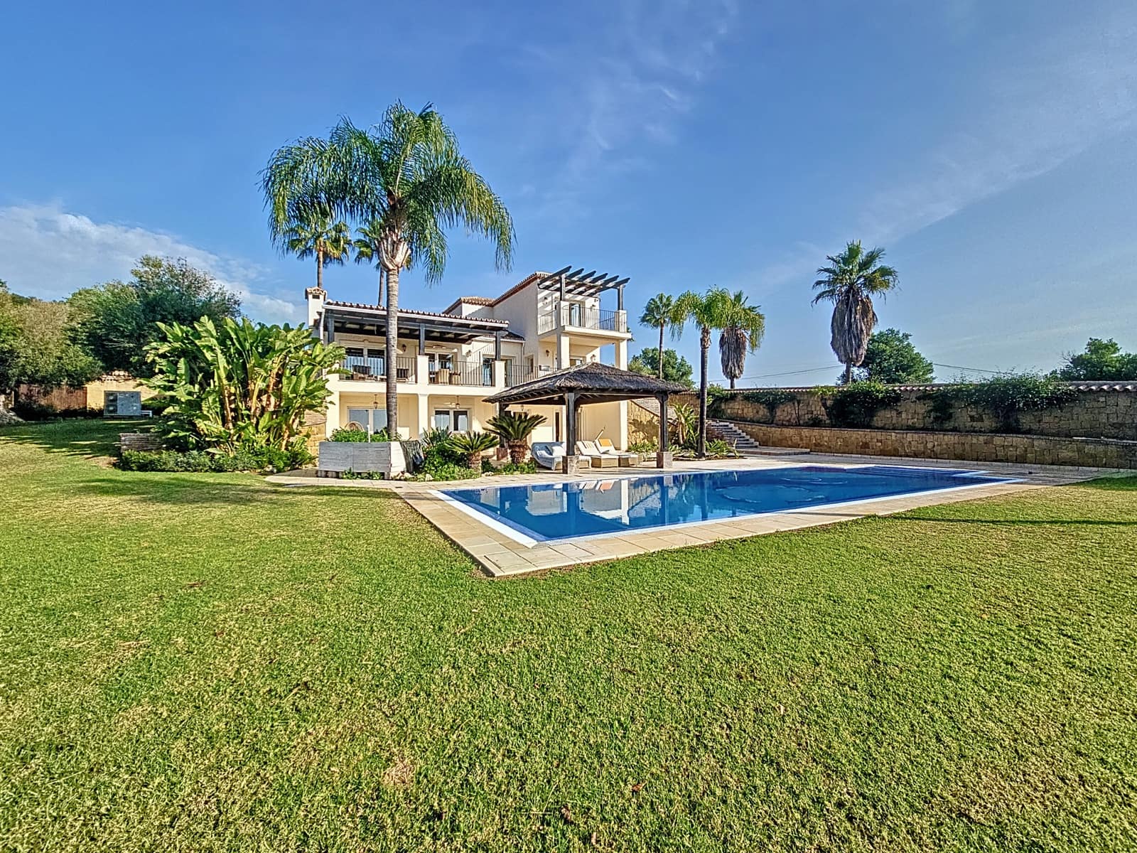 4 sovrum Villa till salu i Estepona med pool garage - 2 450 000 € (Ref: 8747874)