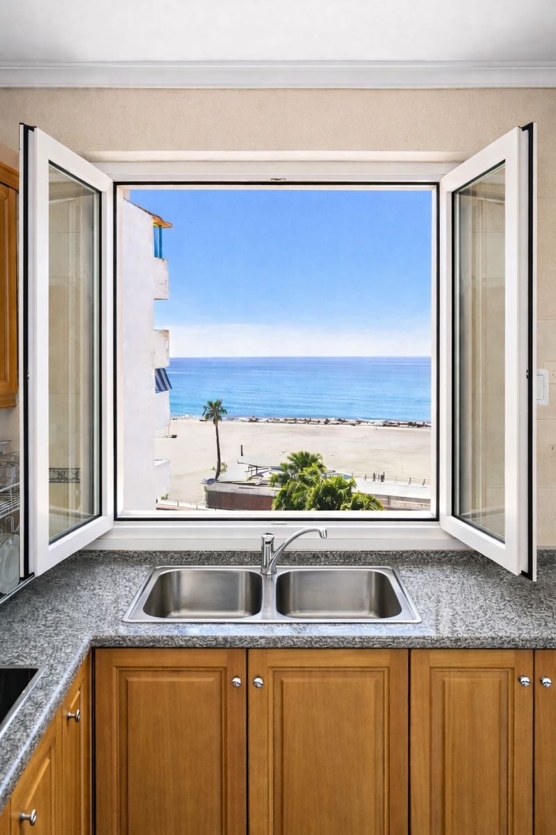 1 bedroom Apartment for sale in Estepona - € 285,000 (Ref: 8801482)