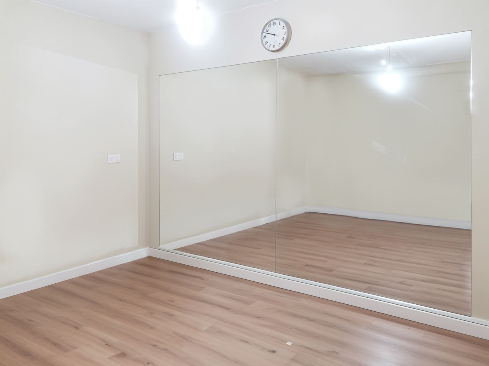 6 makuuhuone Huvila myytävänä paikassa Estepona mukana uima-altaan 
autotalli - 1 270 000 € (Ref: 8815533)