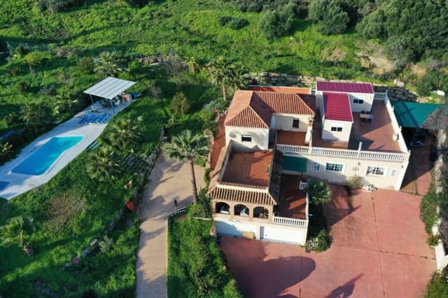6 quarto Moradia para venda em Guadalobón, Estepona com piscina garagem - 1 270 000 € (Ref: 8815533)