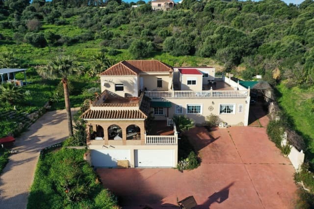 6 quarto Moradia para venda em Guadalobón, Estepona com piscina garagem - 1 270 000 € (Ref: 8815533)
