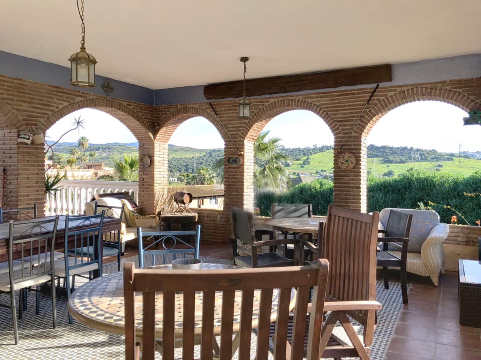 6 makuuhuone Huvila myytävänä paikassa Estepona mukana uima-altaan 
autotalli - 1 270 000 € (Ref: 8815533)