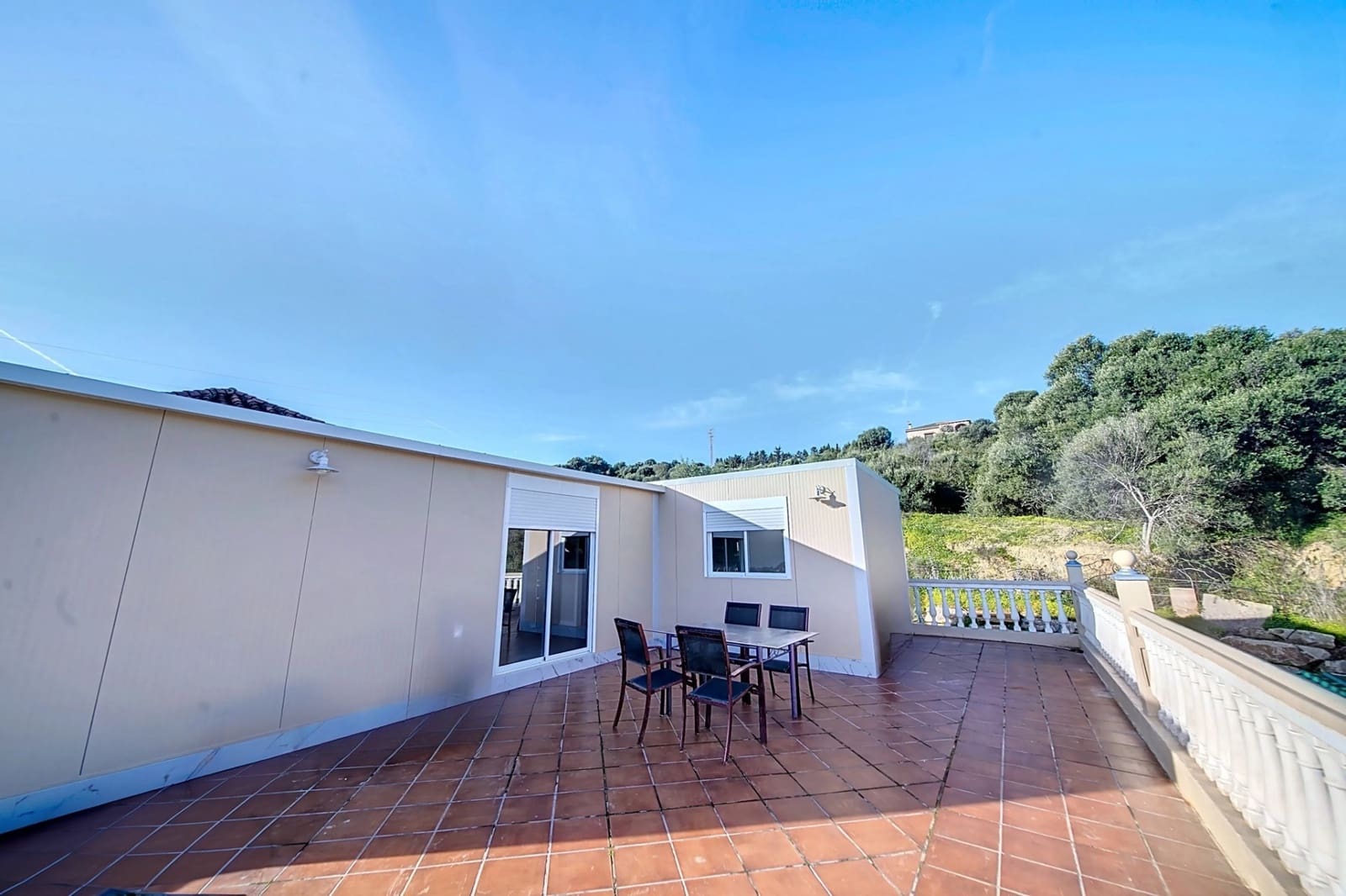 6 makuuhuone Huvila myytävänä paikassa Estepona mukana uima-altaan 
autotalli - 1 270 000 € (Ref: 8815533)