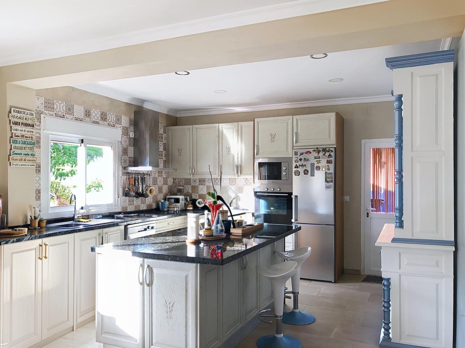 6 makuuhuone Huvila myytävänä paikassa Estepona mukana uima-altaan 
autotalli - 1 270 000 € (Ref: 8815533)