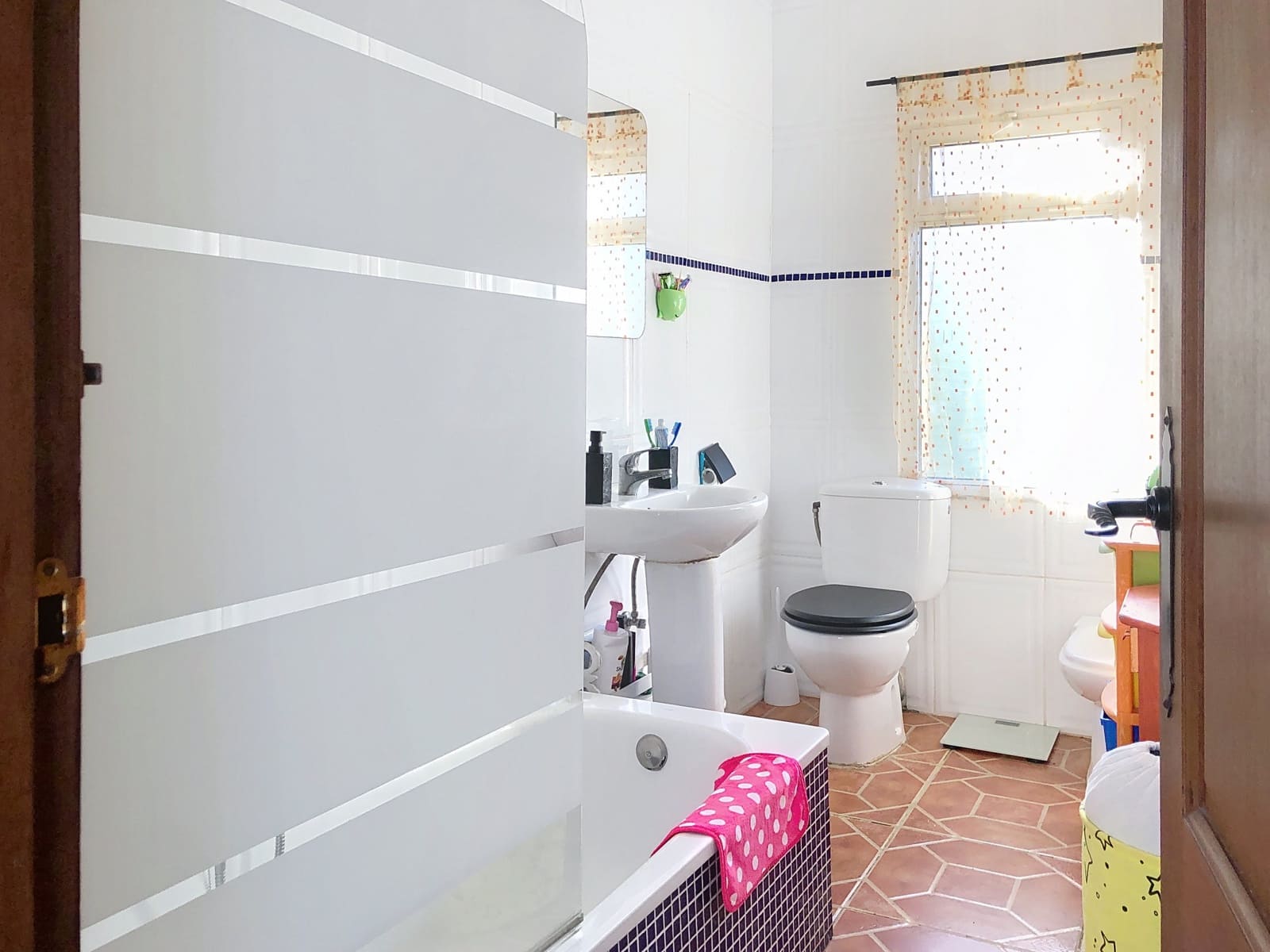 6 makuuhuone Huvila myytävänä paikassa Estepona mukana uima-altaan 
autotalli - 1 270 000 € (Ref: 8815533)