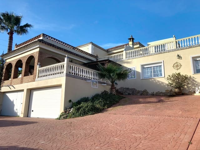 6 quarto Moradia para venda em Guadalobón, Estepona com piscina garagem - 1 270 000 € (Ref: 8815533)