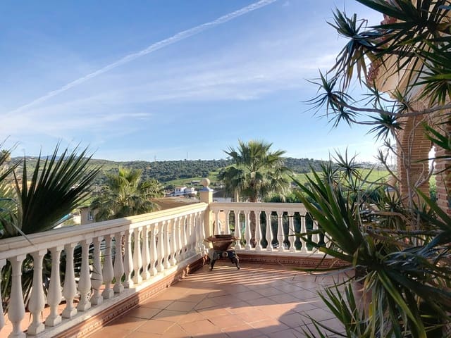 6 quarto Moradia para venda em Guadalobón, Estepona com piscina garagem - 1 270 000 € (Ref: 8815533)