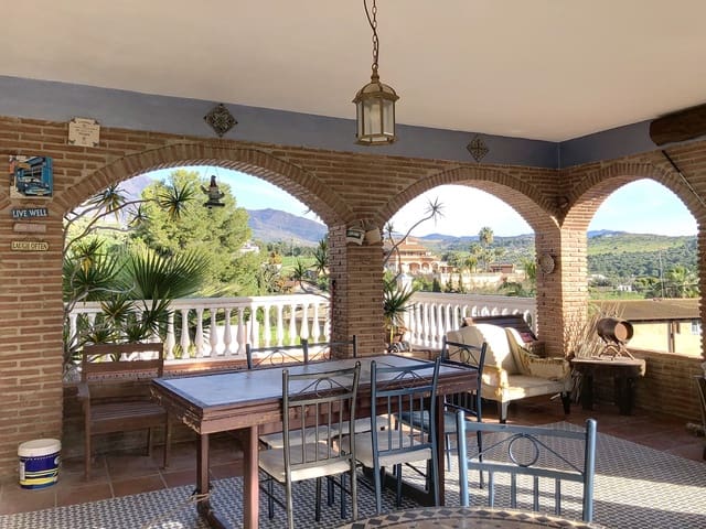 6 quarto Moradia para venda em Guadalobón, Estepona com piscina garagem - 1 270 000 € (Ref: 8815533)