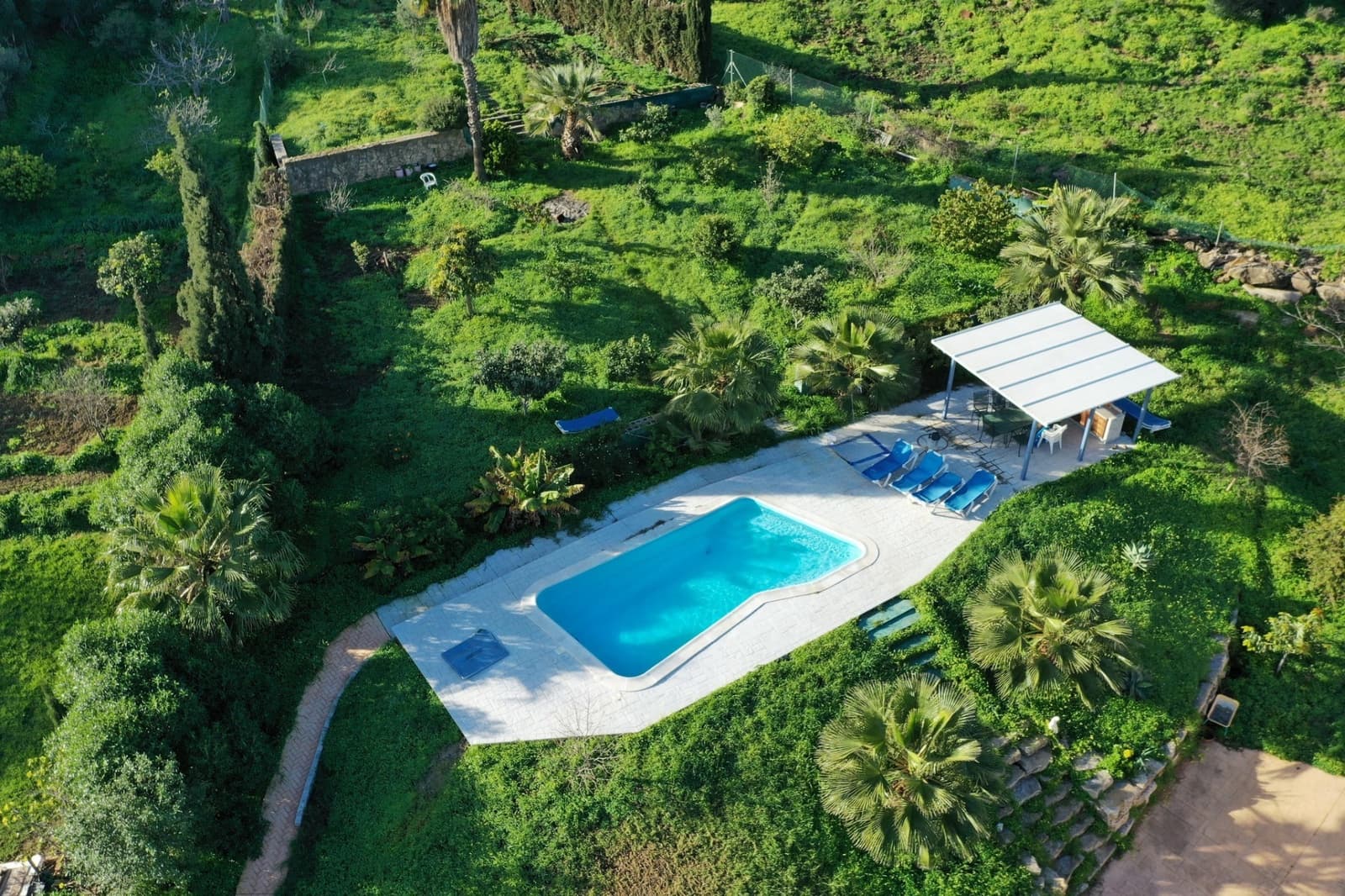 6 makuuhuone Huvila myytävänä paikassa Estepona mukana uima-altaan 
autotalli - 1 270 000 € (Ref: 8815533)