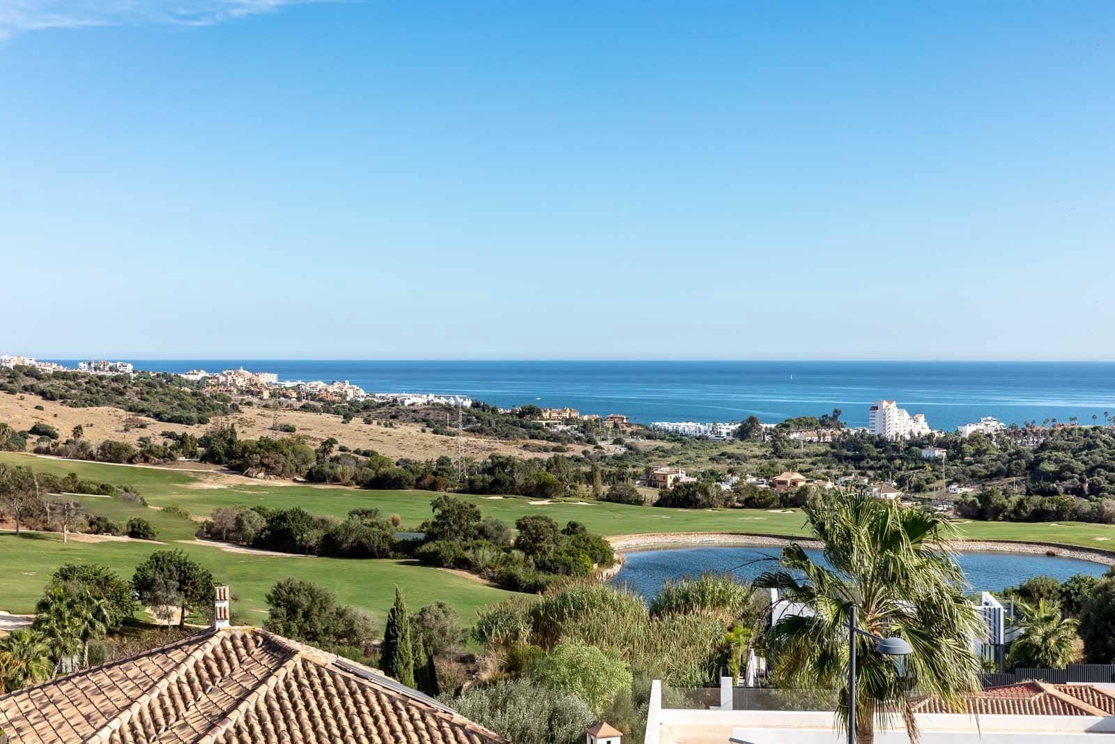 2 bedroom Apartment for sale in Estepona with pool garage - € 461,000 (Ref: 8838453)