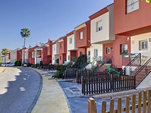 3 bedroom Townhouse for sale in Selwo, Estepona with pool garage - € 639,000 (Ref: 8840814)