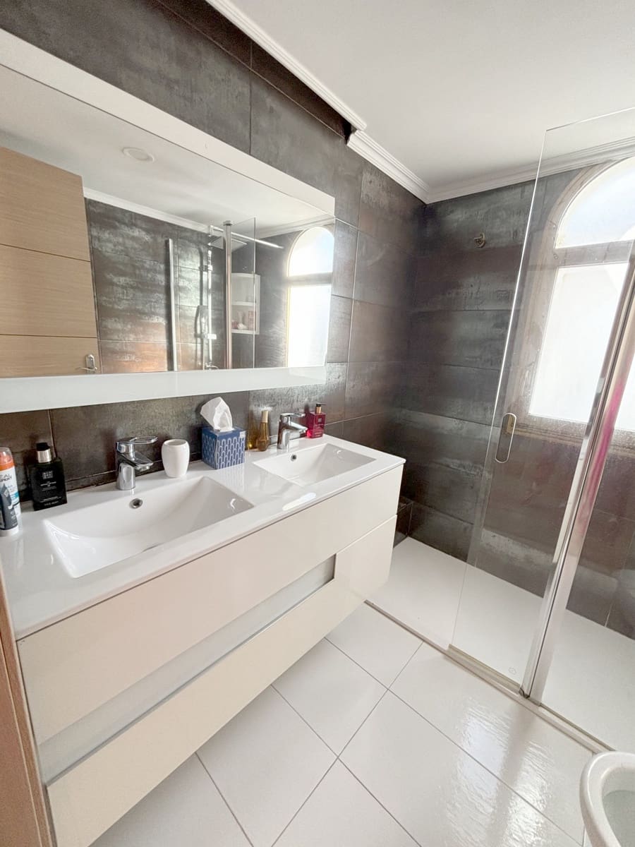 3 soverom Hus til salgs i Estepona med svømmebasseng garasje - € 460 000 (Ref: 8840815)