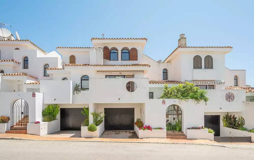 3 soverom Hus til salgs i Estepona med svømmebasseng garasje - € 460 000 (Ref: 8840815)