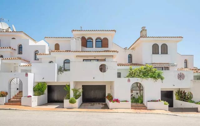 3 soveværelse Byhus til salg i Estepona med swimmingpool garage - € 460.000 (Ref: 8840815)