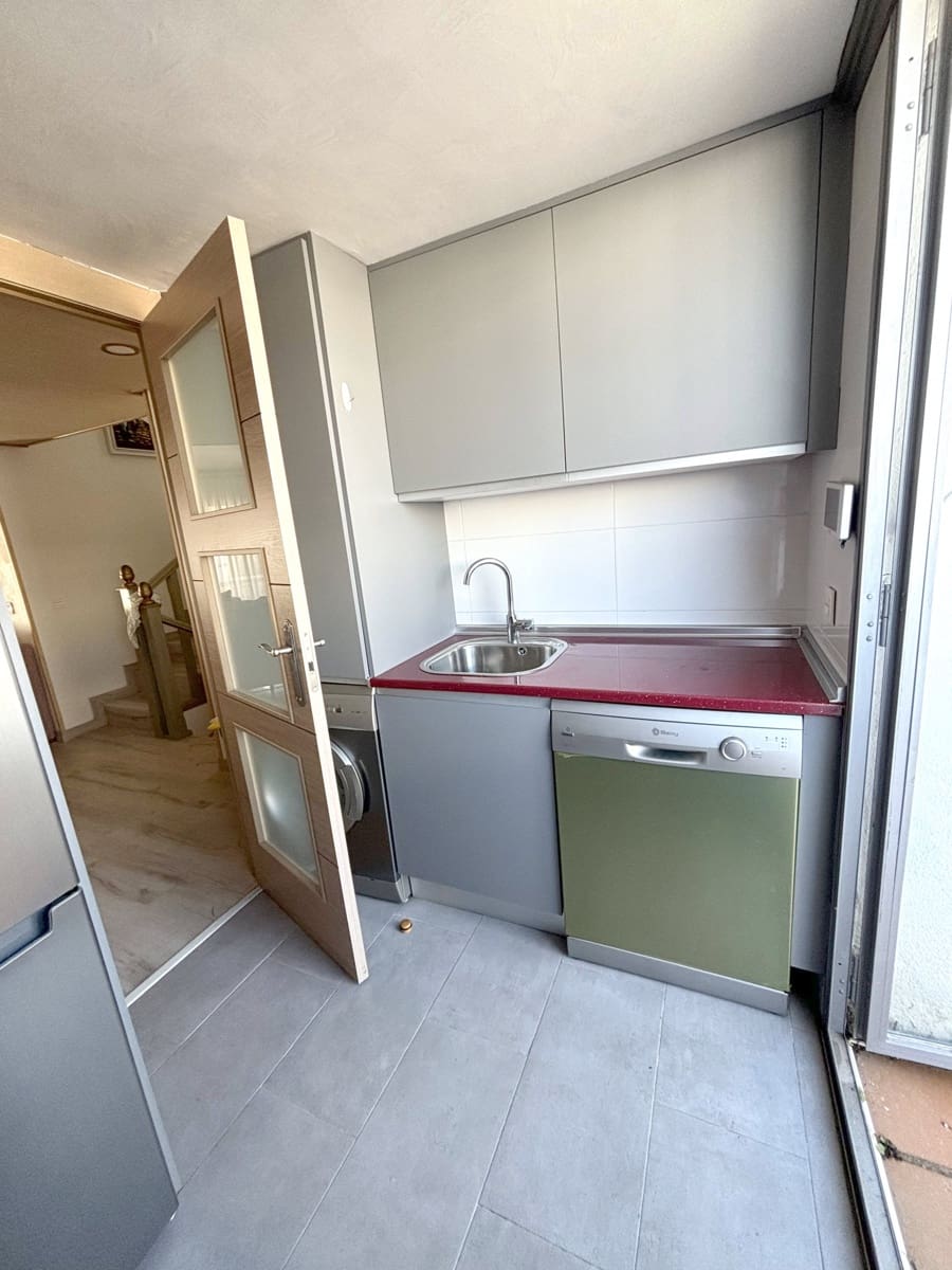 3 soverom Hus til salgs i Estepona med svømmebasseng garasje - € 460 000 (Ref: 8840815)